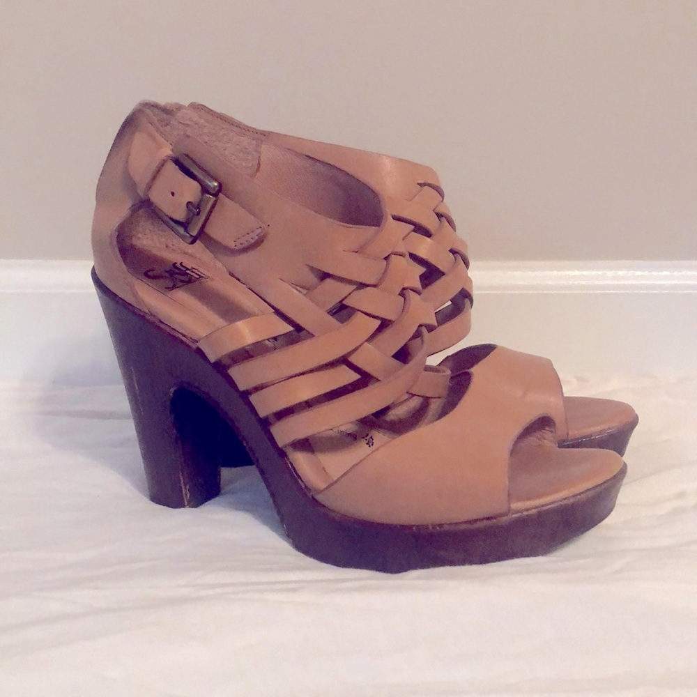 Sofft platform heeled sandal